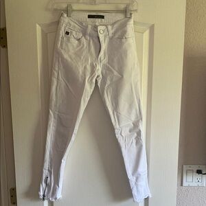 White Ankle Skinny Jeans with Zipper and Frayed Edge Detail